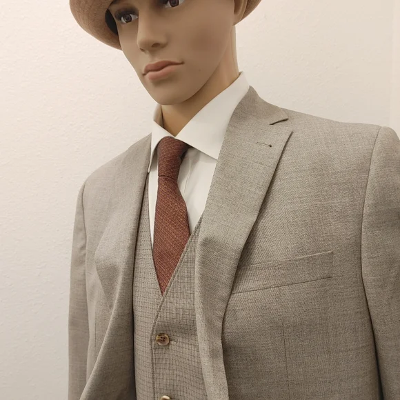 Cremieux Suit